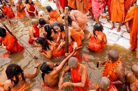 Magh Mela 2023 कठोर तप के बाद बनती है महिला नागा साधू आये जानें महिला नागा साधू की दिनचर्या