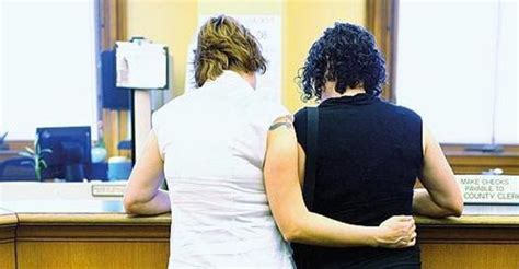 Torino Sospende Le Registrazioni Dei Figli Delle Coppie Gay Lo Russo Sono Amareggiato