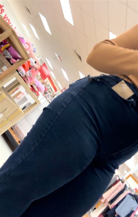 Nerdy Latina Worker With Wide Hips Tight Jeans Forum