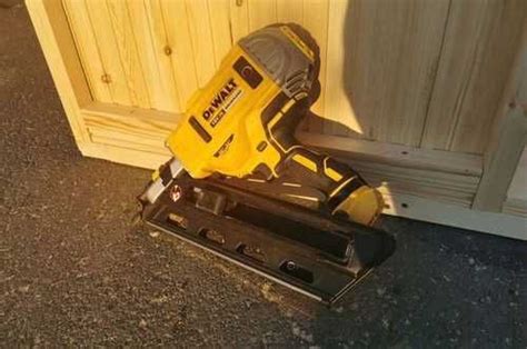 Гвоздезабивной пистолет dewalt dcn692 купить | Ремонт и строительство ...