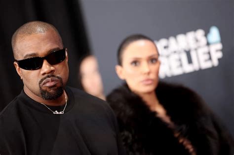 Kanyes Wife Bianca Censori Showed Up Naked To The Grammys
