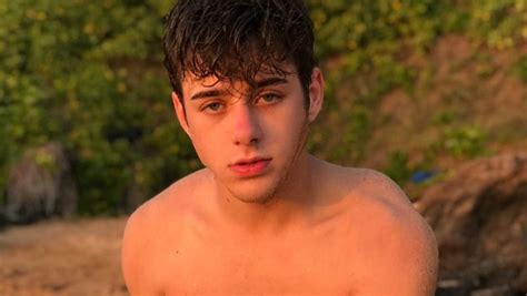 Ator Porn Gay Joey Mills Protesta Contra Baixos Sal Rios Na Ind Stria