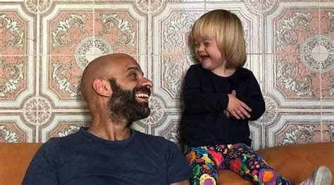 Un Homme Gay Adopte Une Petite Fille Atteinte De Trisomie Alors Qu Elle A T Rejet E Par