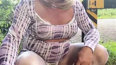 La Travestita Amatoriale Kellycd Sexy Milf Si Gode Una Serata Fuori In Abito Sexy Calze E