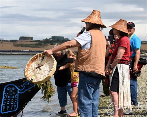 samish tribe hosts canoe journey participants   news anacortes