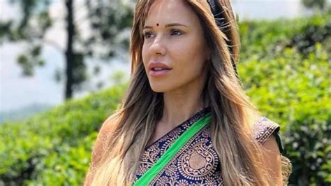 Doda Pozuje W Sk Pym Bikini Wymowny Opis M Wi Wszystko Fani Swoje Wiedz