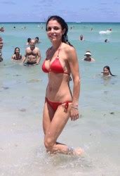 Bethenny Frankel Red Bikini Filming On The Beach In Miami Beach