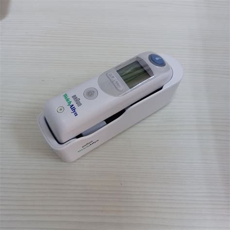 Secondhand Braun ThermoScan PRO 6000 Tympanic Thermometer Medbidding