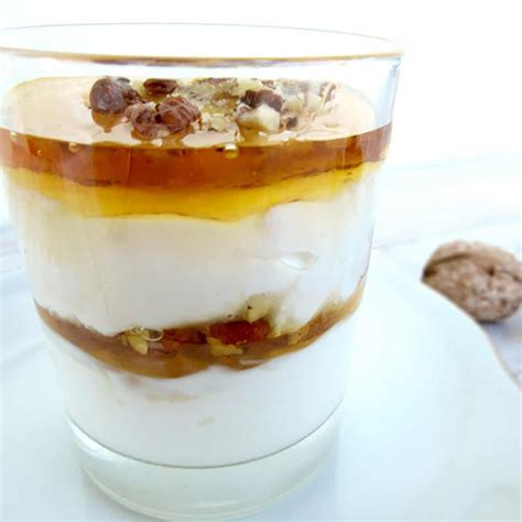 Greek Yogurt With Honey And Walnuts - Real Greek Recipes