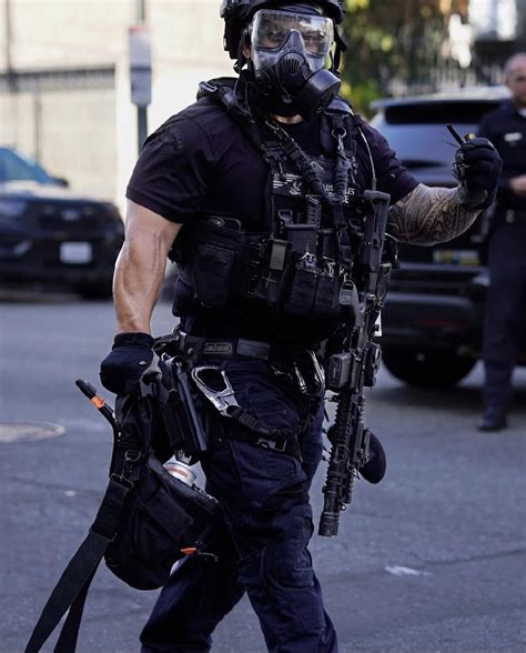 Lapd Swat Officer After Responding To An Incident 1290x1601 Rpoliceporn