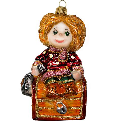 Стеклянная ёлочная игрушка «Домовенок Кузя на сундуке» из коллекции ...