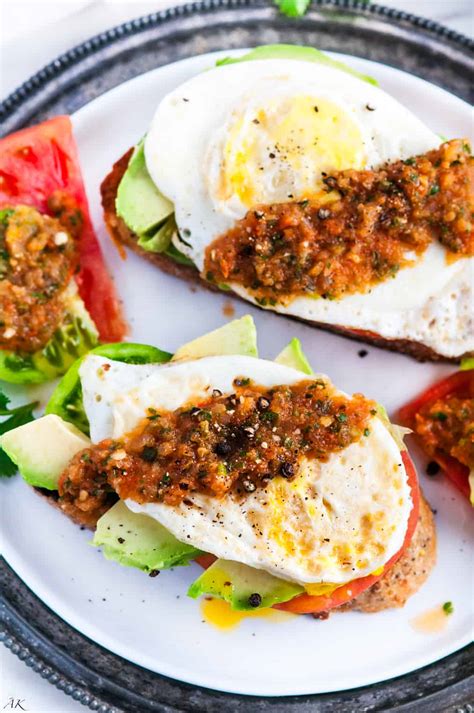 Healthy Tomato Avocado and Egg Breakfast Toast - Aberdeen's Kitchen