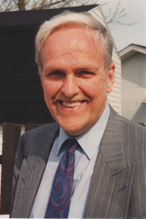 This brochure explains what la maison darche services funéraires offers 23