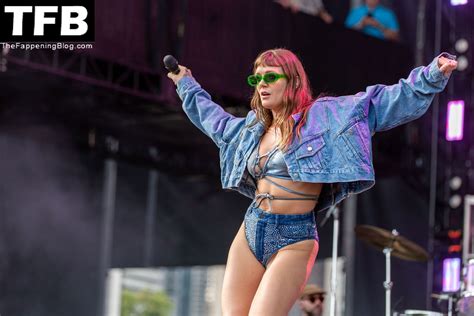 Tove Lo Flashes Her Nude Breasts At The Lollapalooza Photos TheFappening