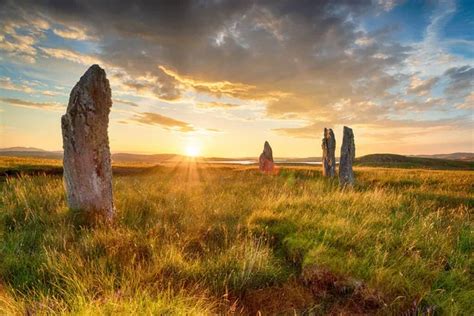 Piedras de pie en el círculo de piedra Callanish IV también conocido