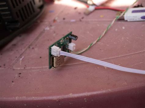 Как вмонтировать USB в старую магнитолу • Проверено лично!