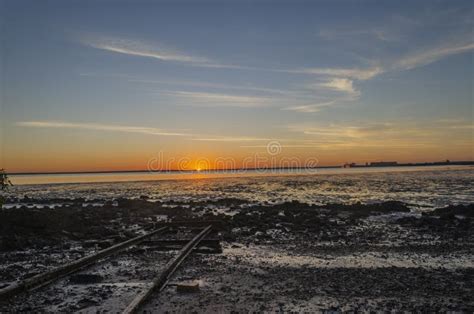 Sunrise Over The Water In Gladstone Stock Image Image Of Railway