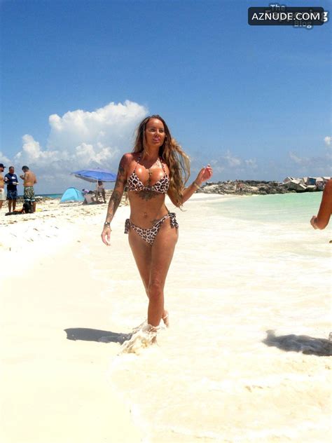 Aisleyne Horgan Wallace Sexy Flaunts Her Sizzling Bikini Body At A Beach In Cancun AZNude