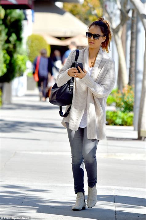 Jessica Alba Steps Out After Stripping Down To Skimpy Bikini For Yoga Daily Mail Online