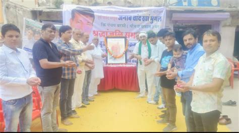 floral tribute offered   councilor chand khan mughal