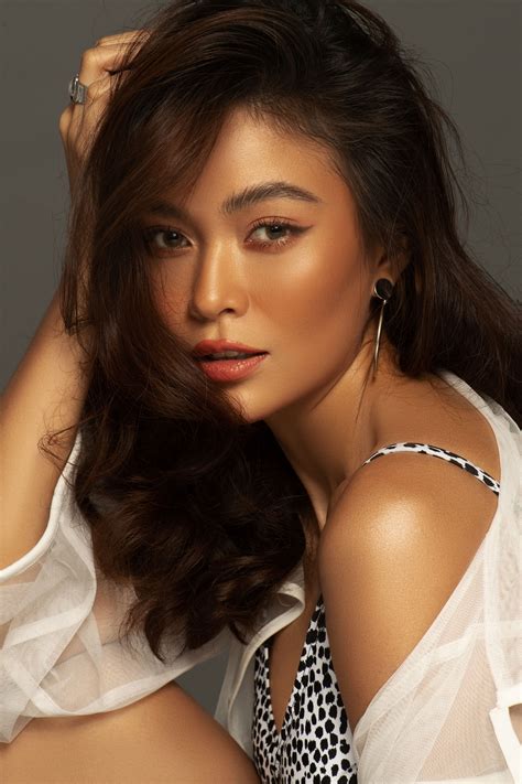 Á hậu Mâu Thủy tung bộ ảnh bikini khoe dáng nóng bỏng khiến fan trầm trồ