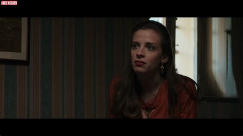 Naked Laura Adriani In A Casa Tutti Bene La Serie