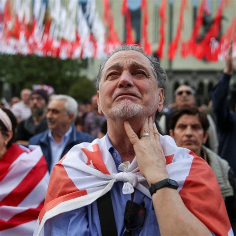 Ahmad Danny Ramadan de la persecución por ser gay en Siria al éxito de