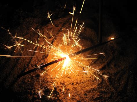 Kostenlose foto : Licht, Nacht-, Sonnenlicht, Star, Wunderkerze ...