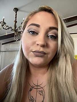 AllieButterfly Naked Stripping On Cam For Live Sex Video Chat InTheCrack