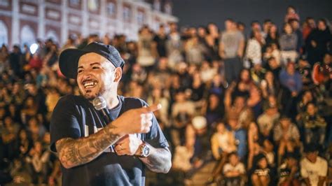 Es Chileno Hace Stand Up Callejero Y Cada Noche Revoluciona La Rambla En Mar Del Plata Infobae