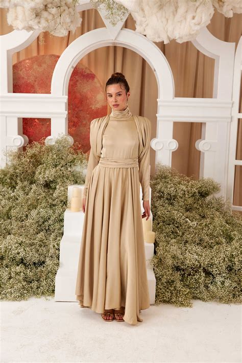 Omzu Büzgü Detaylı Saten Abiye Elbise Nude Elbise EMNORA