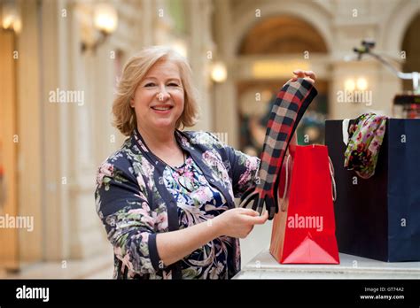 50s adult blond blonde Fotos und Bildmaterial in hoher Auflösung Alamy