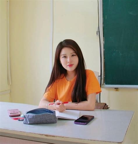 Cô giáo hot girl Thanh Nga dạy vật lý từng gây sốt mạng xã hội cuộc sống hiện tại gây bất ngờ