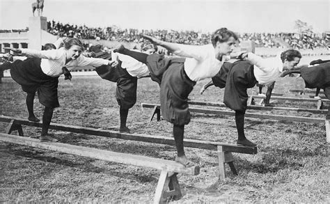 Quando Surgiu A Ginástica - Que imagem! Veja como era a trave na ginástica em 1920 | olympicchannel ...
