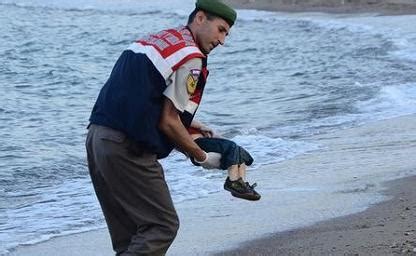 Foto del niño sirio fallecido logra movilizar a la UE en crisis de