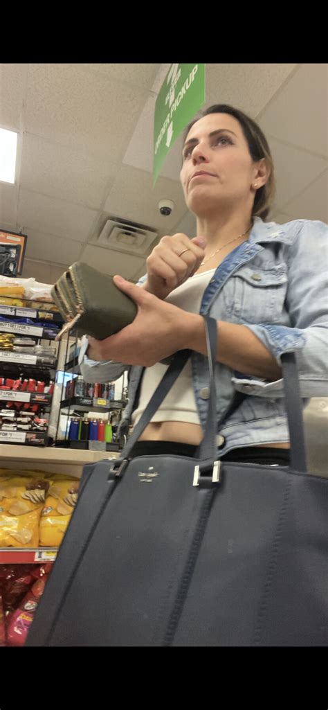 Gorgeous Bubble Ass Brunette Face Caps Spandex Leggings Yoga Pants