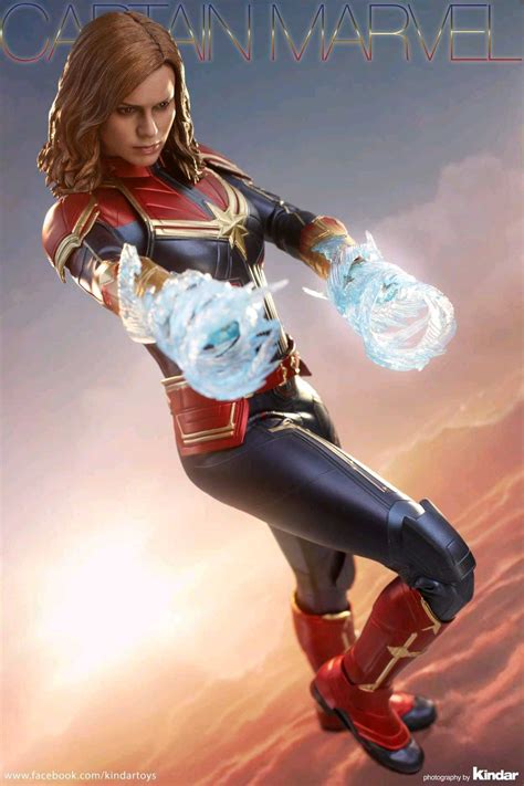 Hot Toys Captain Marvel 1 6 Action Figure Figround