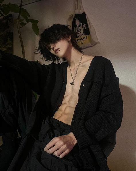 Pin by 𝓛𝓾𝓷𝓪 𝓢𝓾𝓬𝓬𝓾𝓫𝓾𝓼 on Elias Ringold Hot emo guys Attractive guys Men abs