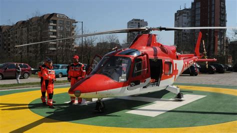Въздушната линейка транспортира жена в критично състояние от Враца ...