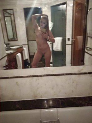 Mirror Selfie F Porn Pic