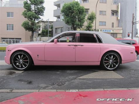 Another pink Rolls Royce dares to come out in open