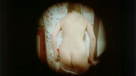 Naked Dolly Dollar In Popcorn Und Himbeereis