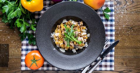 Jamie Oliver's creamy garlic mushroom pasta is quick 5-ingredient