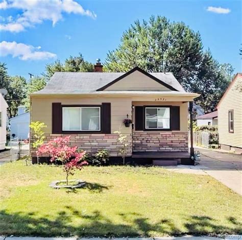 25531 Andover Dr Dearborn Heights Mi 48125 Mls 2210046435 Redfin