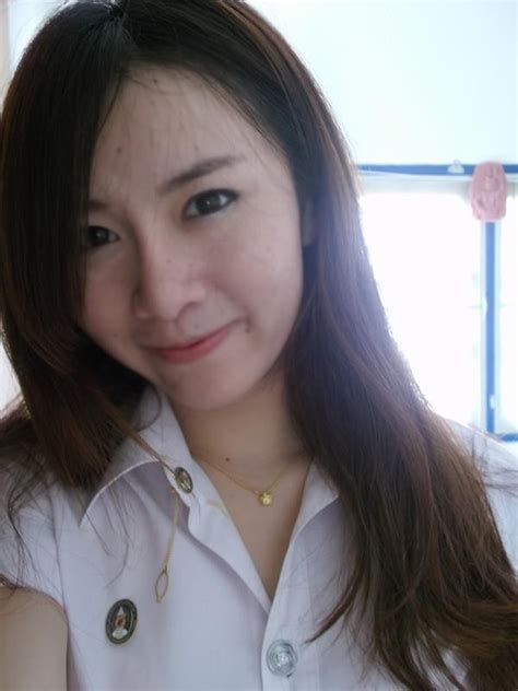 Dùng kem trộn không rõ nguồn gốc hot girl Thái Lan mọc mụn chi chít