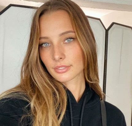 Ilona Smet Enceinte La Petite Fille De Johnny Hallyday D Voile Son Ventre Rond En Bikini