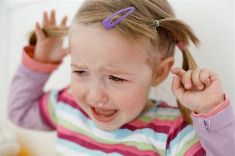 Постоянные истерики у ребенка 2-3 лет: как успокоить, что делать