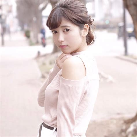 Gia đình mắc nợ cả tỷ đồng hot girl xinh đẹp buộc phải làm Youtuber tạo các nội dung gợi cảm