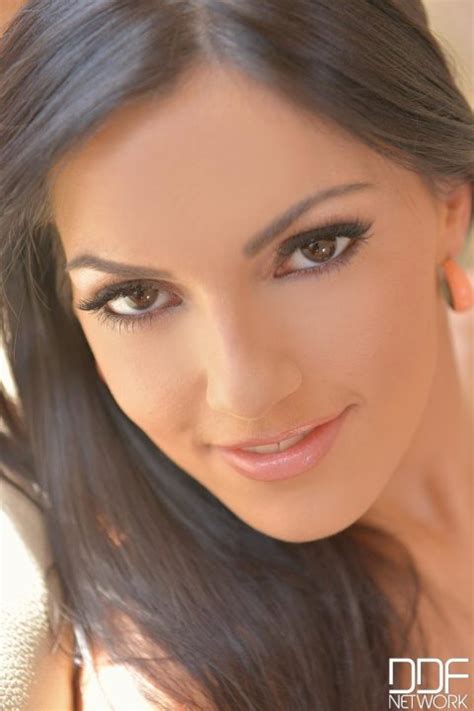 Cecilia De Lys Hot Wallpapers Wallpics Net Wallpapers Photos Pictures Backgrounds