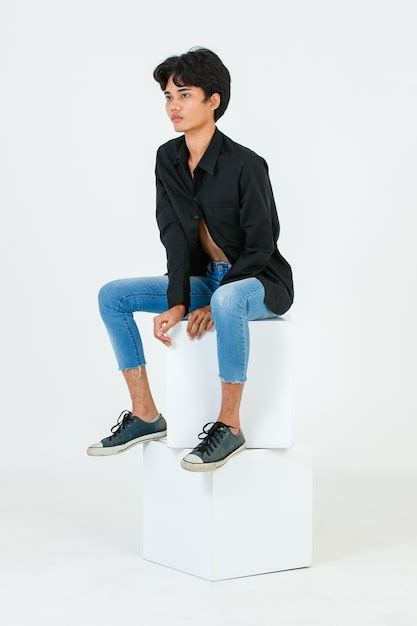 Foto De Est Dio De Retrato Do Jovem Asi Tico Lgbt Gay Bissexual Homossexual Em Topless Modelo